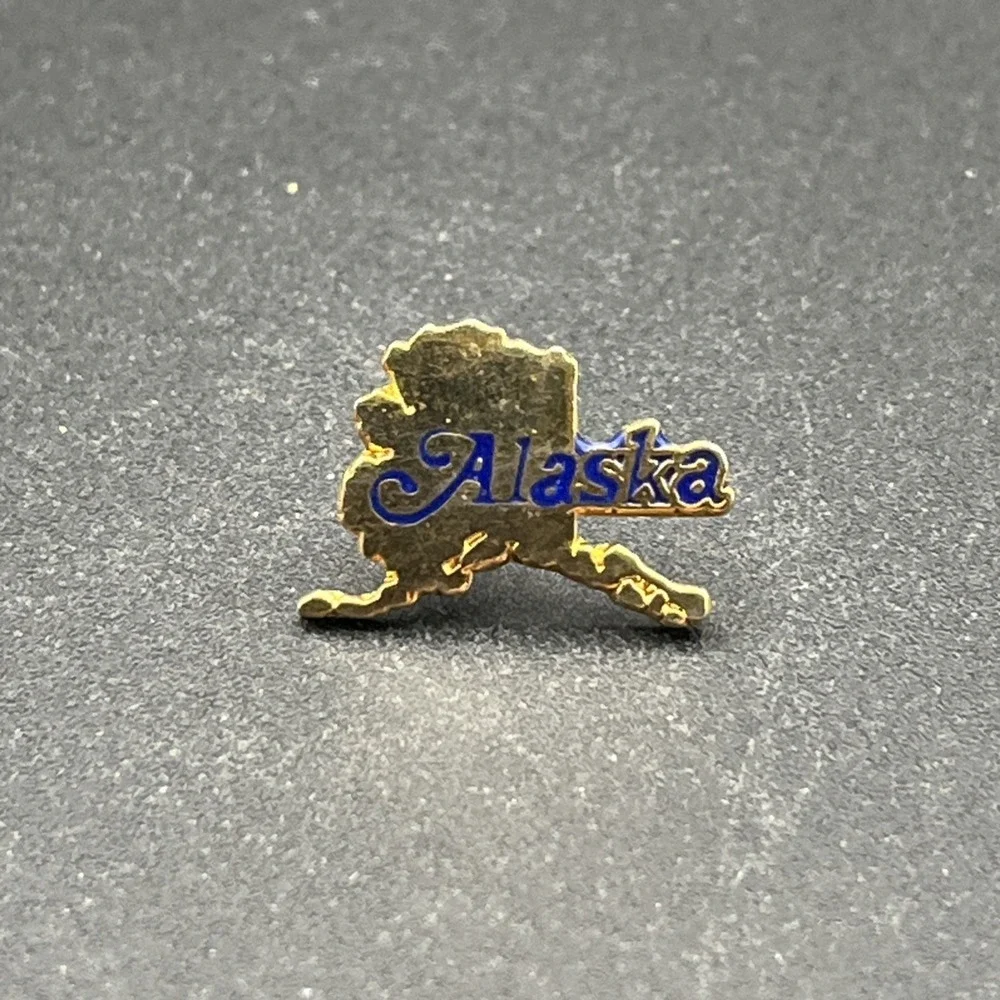 Alaska State Outline Gold Tone Tiny Lapel Hat Pin